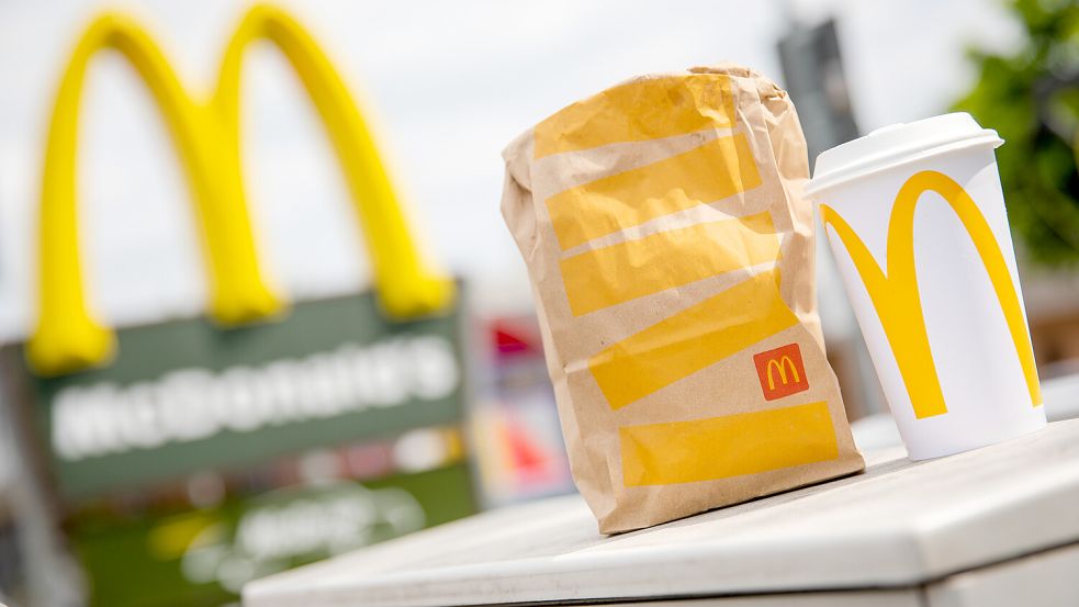McDonald′s will sich in Moormerland nahe der Autobahn ansiedeln. Symbolfoto: Christoph Schmidt/dpa