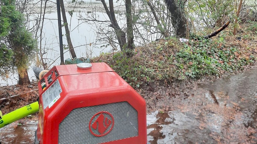 Mit großen Pumpen rückten die Einsatzkräfte in Willmsfeld an.