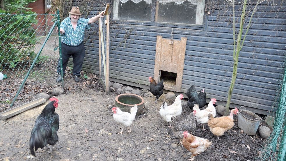 Hans-Friedrich Haberts wollte gern Hühner halten. Jetzt bekommen die Mitbewohner seiner WG täglich frische Frühstückseier serviert.