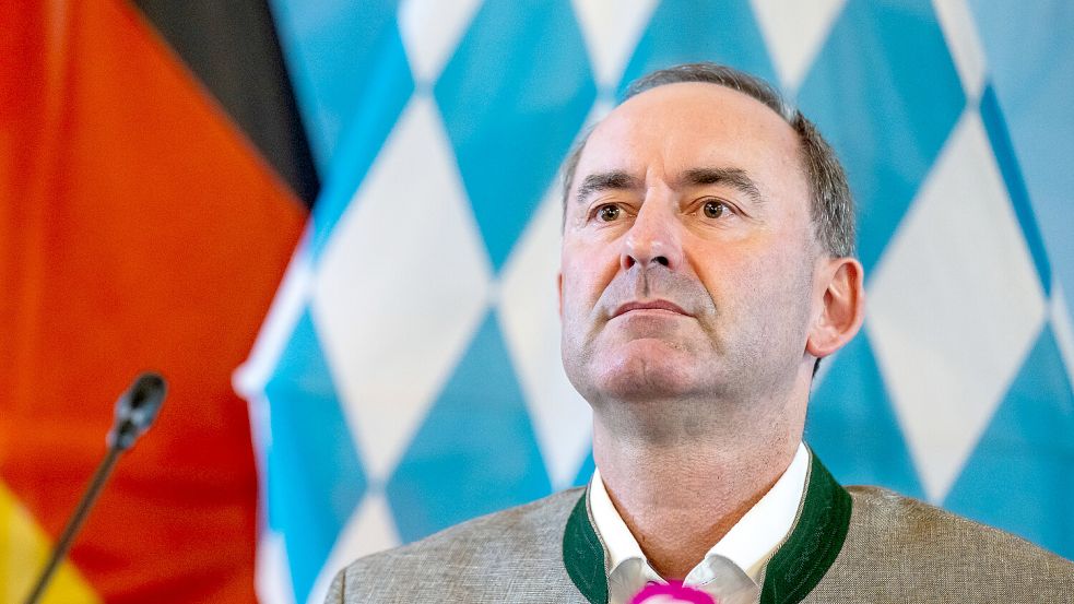 Hubert Aiwanger sorgte mit der sogenannten Flugblatt-Affäre für Schlagzeilen. Was ist davon am Ende des Jahres noch übrig? Foto: Peter Kneffel/dpa