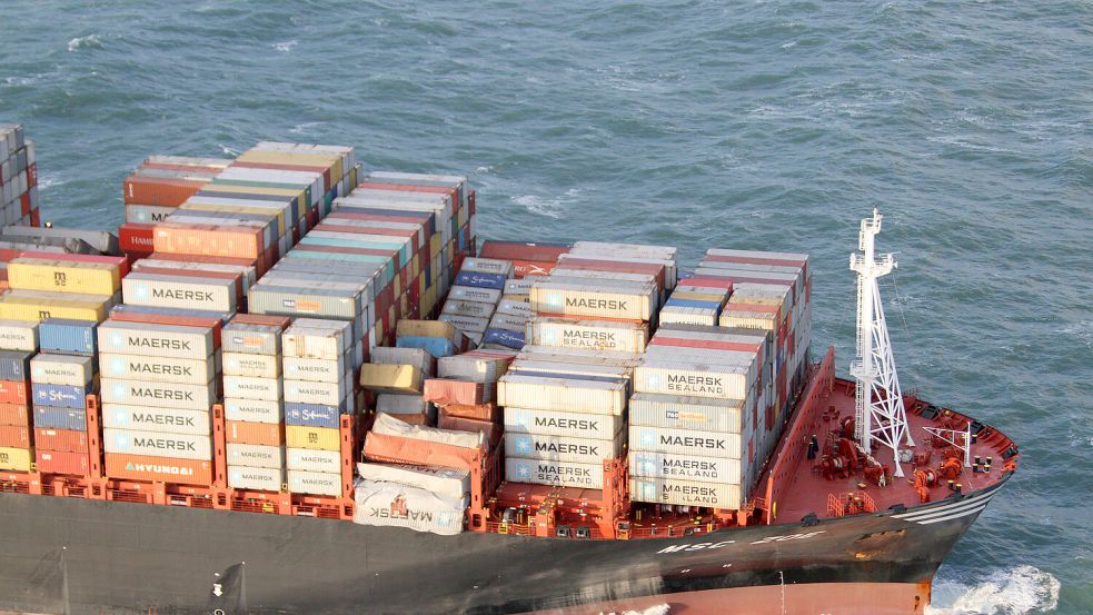 Die mit Containern beladene «MSC Zoe» ist in der Nordsee unterwegs und hat durch den Sturm auf dem Weg nach Bremerhaven Ladung in der Nordsee verloren. Foto: Nlcg-Phcgn/Netherlands Coast Guard/dpa