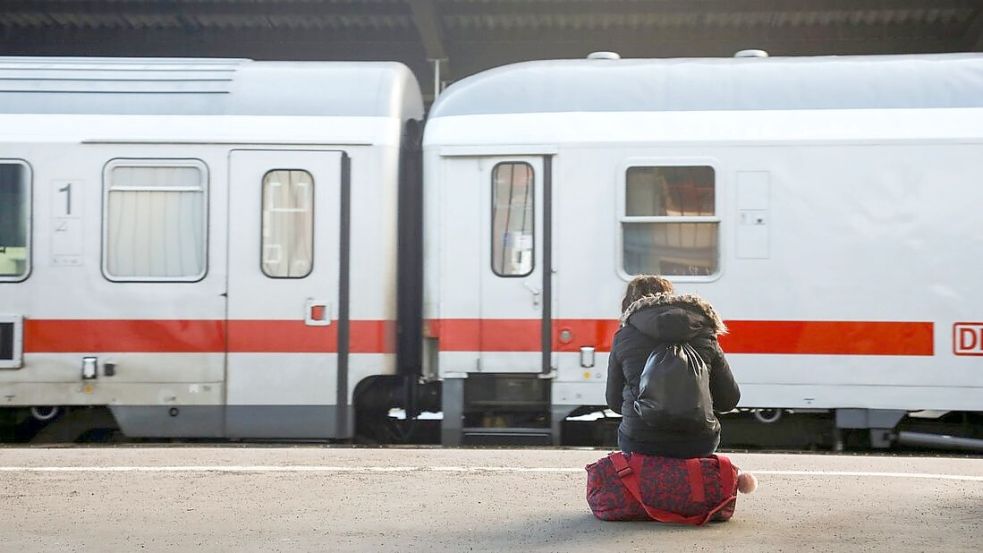 Die Deutschen sollen in die Bahn oder den Bus umsteigen, wird häufig gefordert. Das ist leichter gesagt, als es für viele getan ist, hat unser Autor Dirk Fisser in den vergangenen Wochen erleben müssen. Foto: Michael Gründel