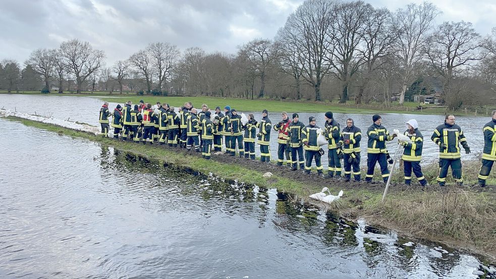 An Weihnachten (Foto) waren die Feuerwehren in Langholt im Einsatz. Wir zeigen in einer Galerie, wie es eine Woche nach dem Einsatz an den Stellen aussieht.