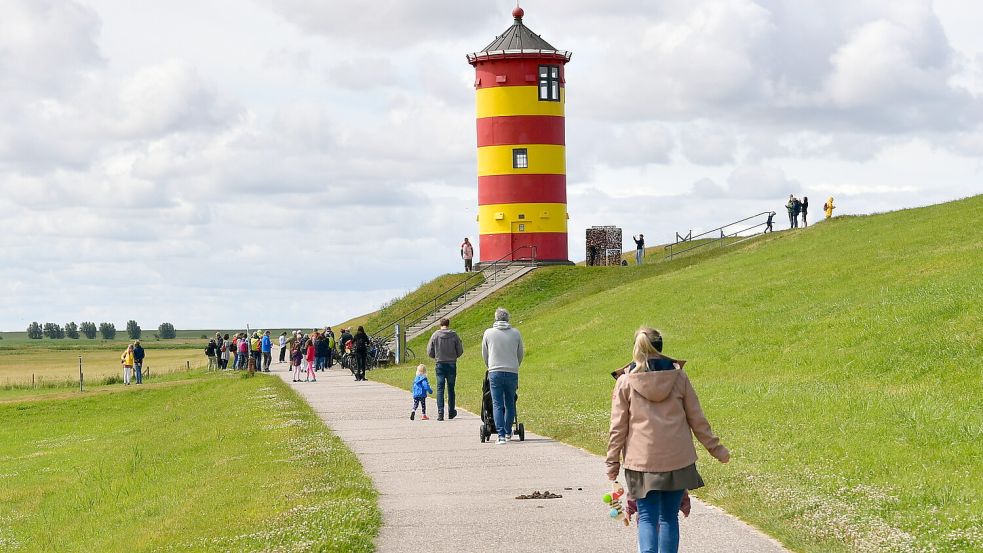 Der Pilsumer Leuchtturm in der Krummhörn. EU-Fördermittel fließen auch in die Stärkung des Tourismus in ländlichen Regionen. Foto: Archiv/Wagenaar