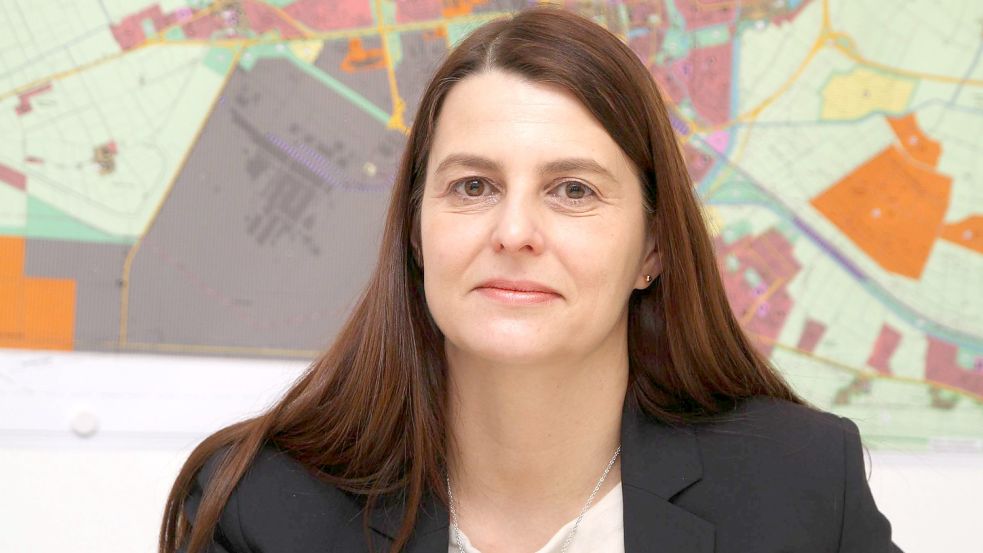 Stadtbaurätin Irina Krantz stellte die Pläne in Abwesenheit von Emdens Oberbürgermeister Tim Kruithoff am Donnerstag vor. Foto: Päschel/Archiv
