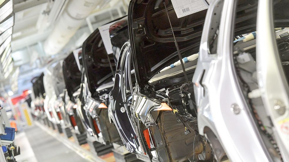 Am Montagmorgen stehen die Bänder bei VW in Emden erst einmal still. Foto: Ortgies/Archiv