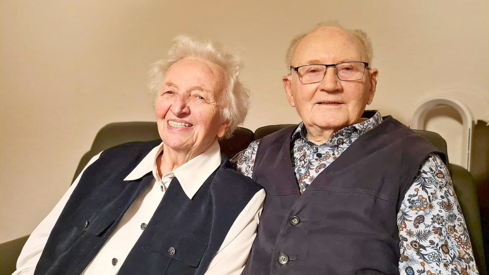 Renate und Ewald Hoek werden an diesem Montag, 8. Januar, beide 90 Jahre alt. Foto: Cordes