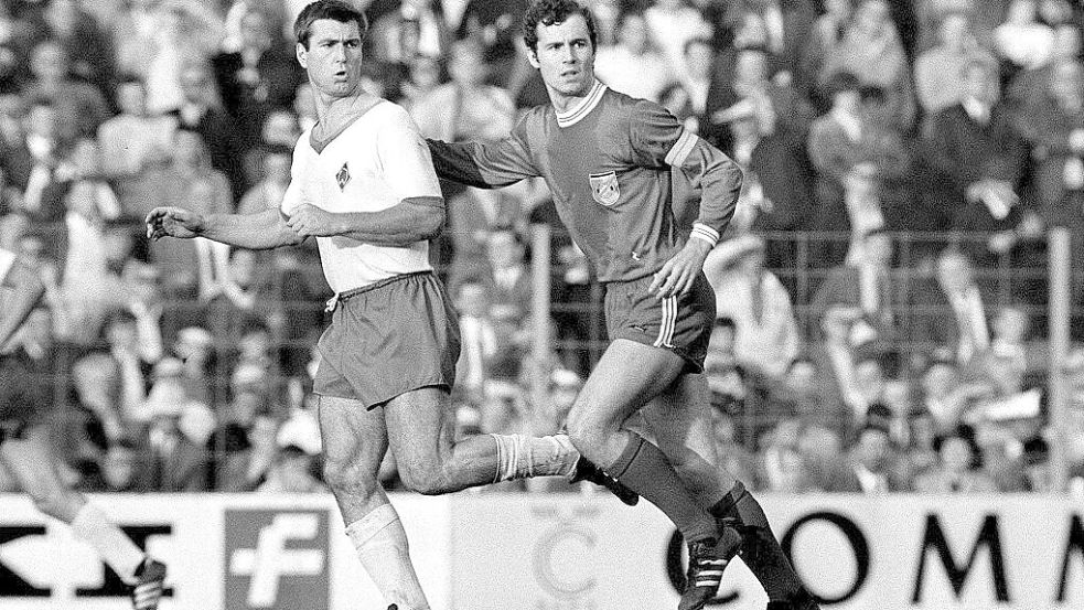 In der Bundesliga begegneten sich Sepp Piontek und Franz Beckenbauer unzählige Male, so wie hier 1969. Foto: Imago