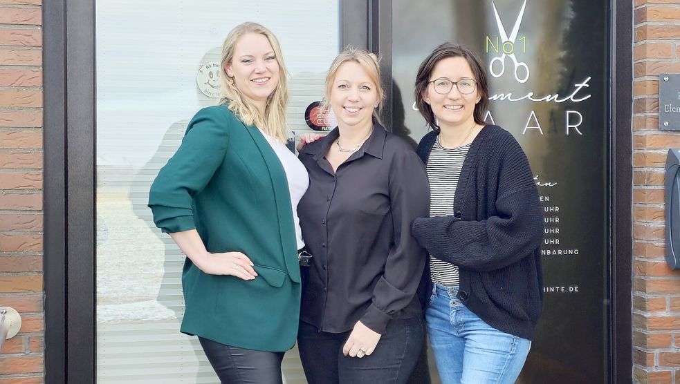 Visagistin Sabrina Sawicki , Friseurin Stefanie Spatke und Fotografin Julia Kremer bieten am 3. Februar einen Aktionstag für Kundinnen und Kunden mit Haarausfall an. Foto: privat
