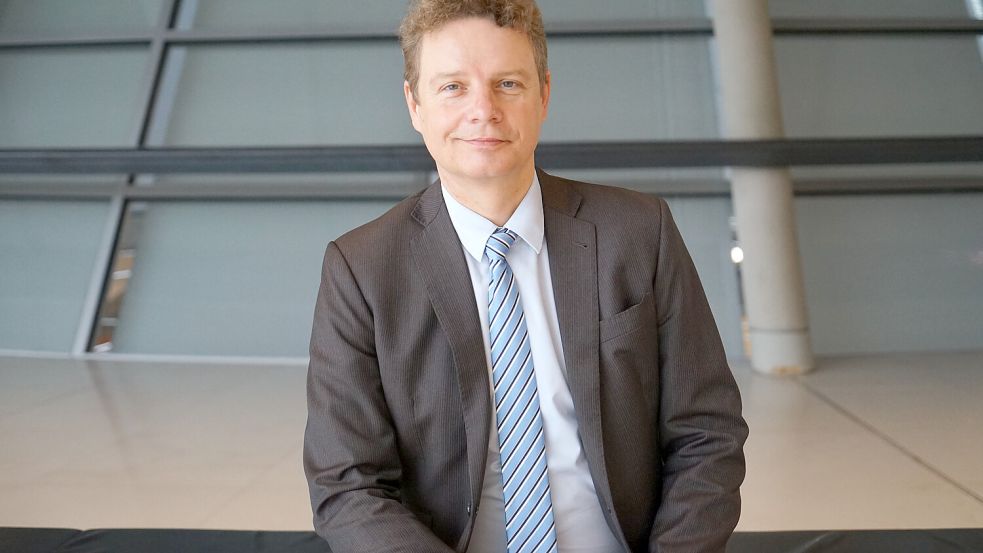 Im Interview erklärt FDP-Sozialpolitiker Jens Beeck, welche Sozialleistungen und er für zu hoch hält und wie er die Sozialausgaben insgesamt kürzen will. Foto: Fotografin: Jasmin Schwark