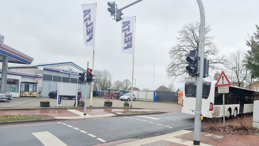 Die Ampel an der Mühlenstraße steht nun eine Weile. Zeit, zu schauen, ob sie sich bewährt hat. Foto: Gettkowski