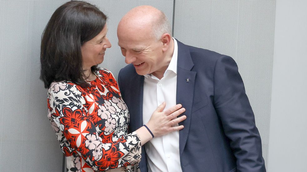 „Verbotene Liebe“? Von wegen. Berlins Bildungssenatorin Katharina Günther-Wünsch und Kai Wegner (beide CDU) bei einer Plenarsitzung. Foto: picture alliance/dpa/Jörg Carstensen