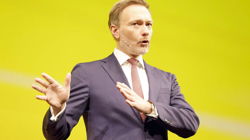 Christian Lindner sucht das Gespräch mit den Landwirten. Es gehe beim Protest nicht nur um die aktuellen Subventions-Kürzungen, meint er. Foto: Imago images/ Future Image /Jean MW