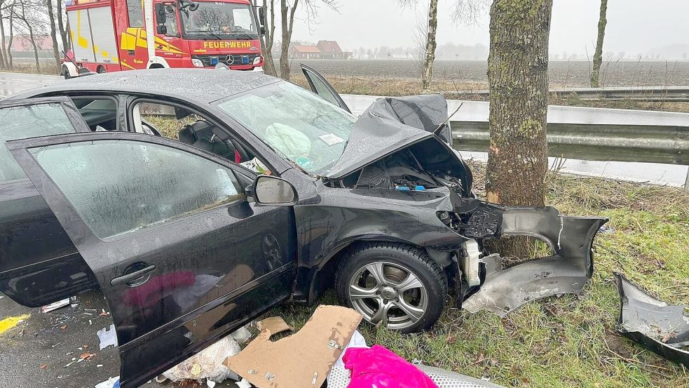 Die Fahrerin des Skoda erlitt schwere Verletzungen. Foto: Feuerwehr