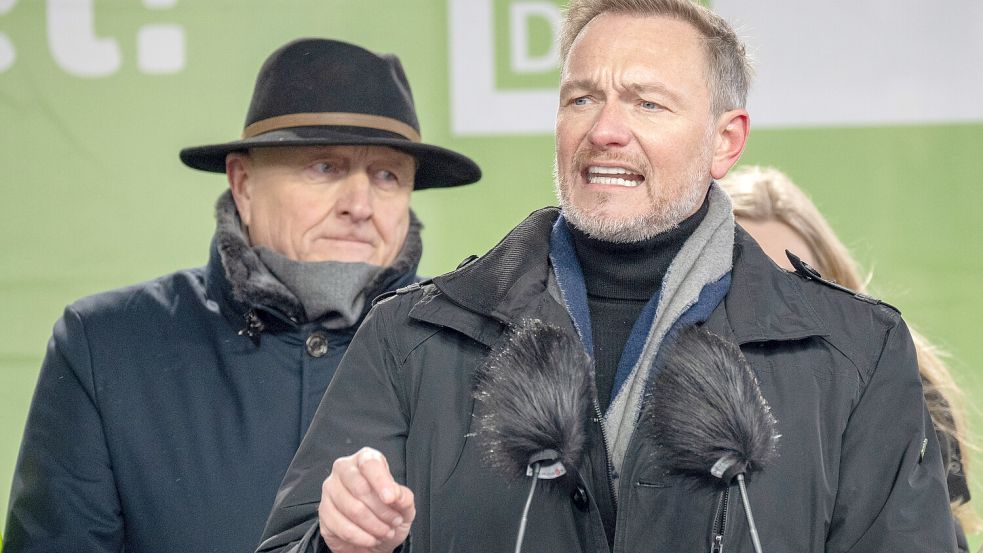 Christian Lindner hielt bei der Bauern-Kundgebung zum Ende der Aktionswoche eine emotionale Rede. Als Reaktion erhielt Lindner Pfiffe und Buh-Rufe. Foto: dpa/Monika Skolimowska