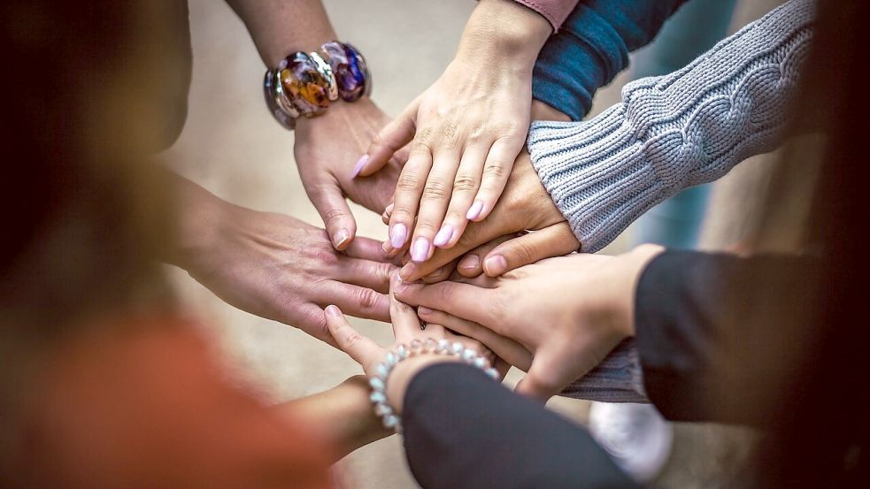 Gerade der Zusammenhalt in der Gemeinschaft soll gestärkt werden. Symbolfoto: Pixabay