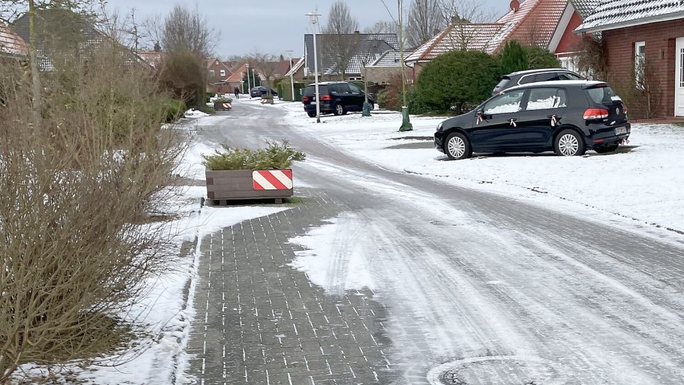 Wer Salz gestreut hat, ist auf der Straße ziemlich schnell zu erkennen. Das Problem: Das Salz schädigt die Umwelt. Foto: Rebecca Kresse