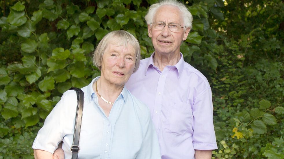 Posaunenwart, Diakon und Pastor i.R. Lothar Thiel ist verstorben. Das Foto zeigt Lothar Thiel mit seiner Frau Ingar an seinem 90. Geburtstag. Foto: Michael Thiel