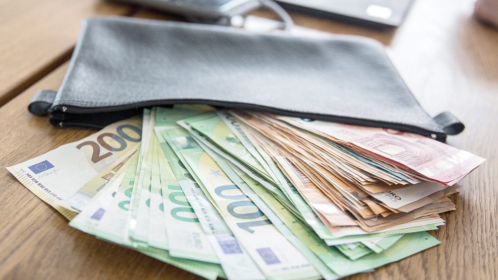 Barzahlungen könnten in Deutschland bald nur noch bis zu einer Grenze von 10.000 Euro möglich sein. Foto: imago images/Fotostand