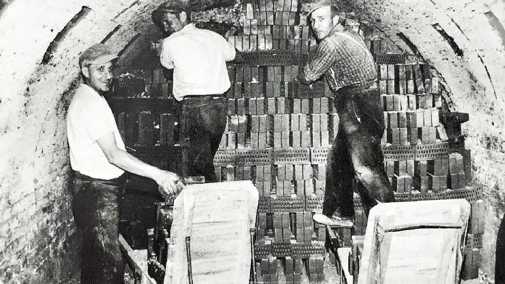 Einblick in die Ziegelei: Dieses Foto stammt von dem Ziegeleimuseum aus Midlum im Rheiderland. Foto: Archiv/Ziegeleiverein Jemgum
