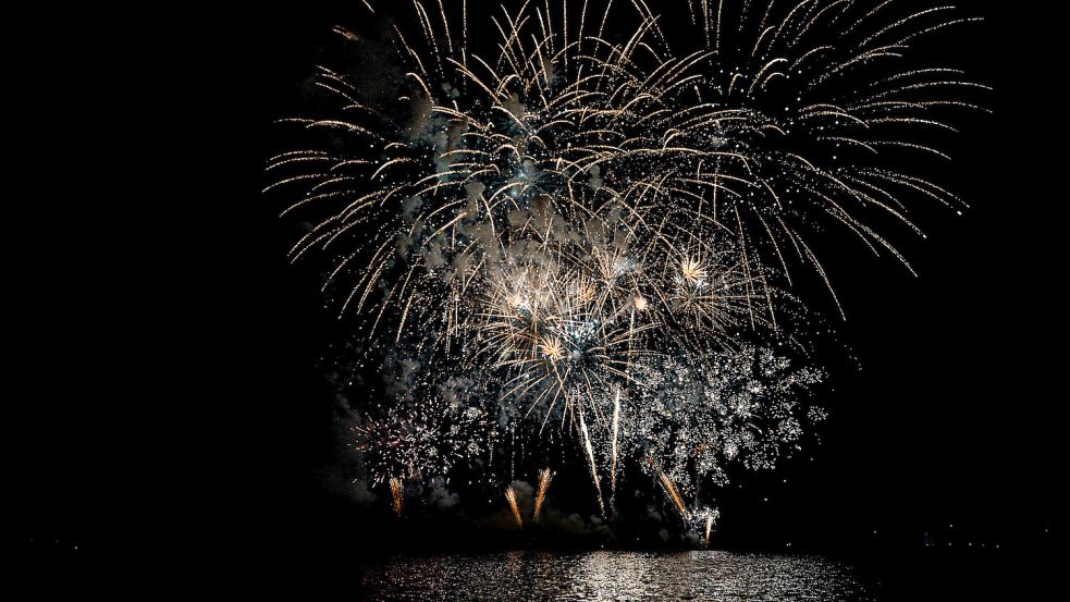 Kein Feuerwerk: Eigentlich sollte die Veranstaltung „Der Dümmer brennt“ dieses Jahr in Lembruch stattfinden, daraus wird jedoch nichts. Foto: Niels Wagner
