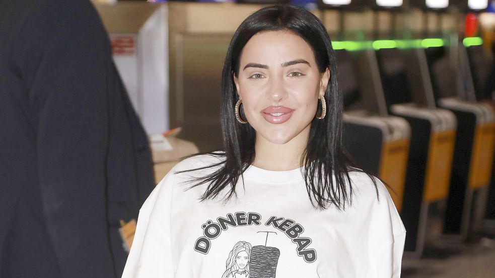 Leyla Lahouar ist nicht nur angehender Reality-Star, sondern vertreibt auch ihr eigenes Döner-Shirt und gibt über TikTok Tipps zum besten Döner der Stadt. Foto: Imago Images/Future Image