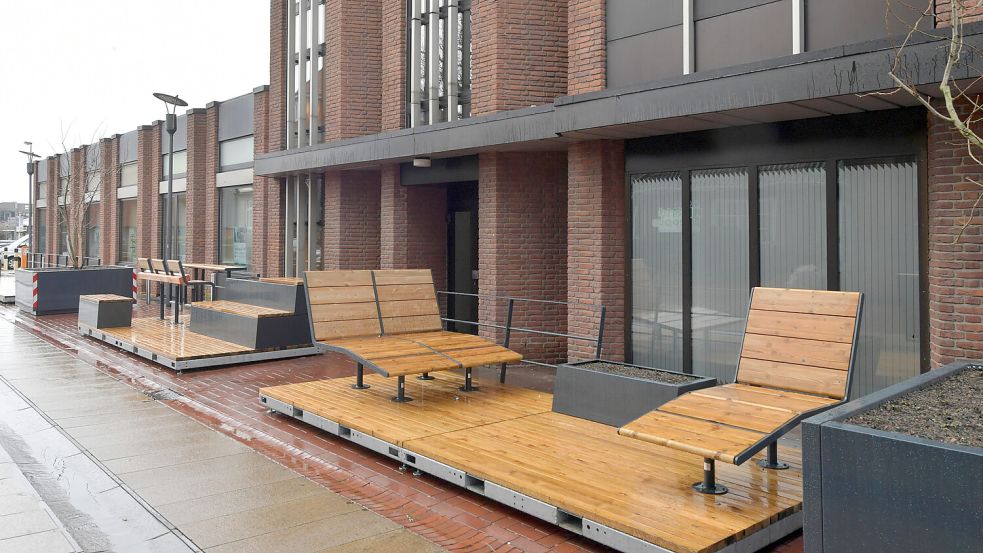 Durch diese Fensterfront des OLB-Gebäudes könnten bald Restaurantgäste nach draußen gucken. Foto: Ortgies