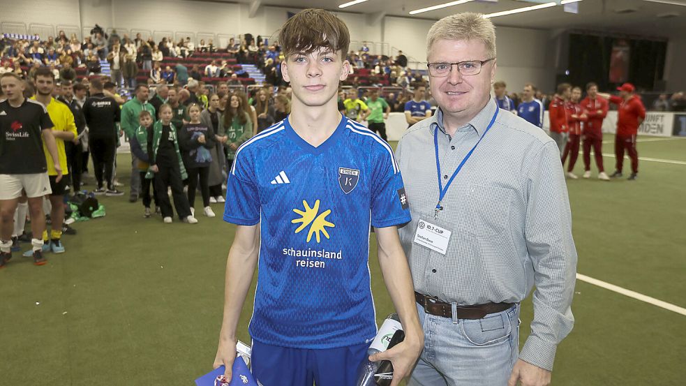 Bei den Emder Hallenfußball-Stadtmeisterschaften wurde Nico Möhle als bester U21-Spieler ausgezeichnet. Foto: Doden/Emden