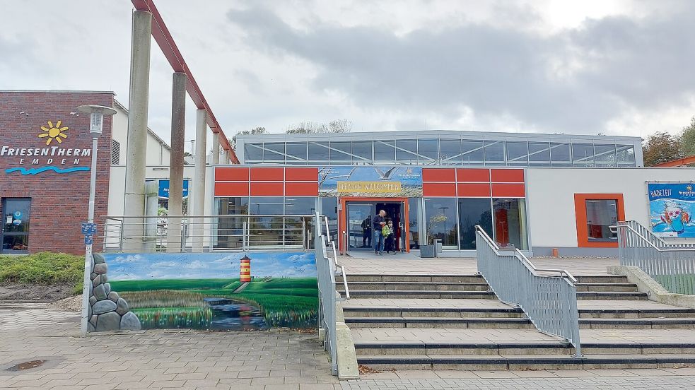 In der Friesentherme soll weiterhin Energie eingespart werden. Dafür werden unterschiedliche Maßnahmen überlegt. Foto: Hanssen/Archiv