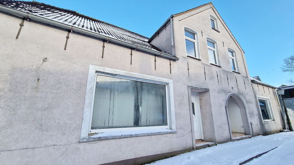 Dieses Haus bleibt stehen. Unter dem Putz verbirgt sich wohl ein klassischer Backsteinbau. Der soll wieder hergestellt werden. Foto: Hock
