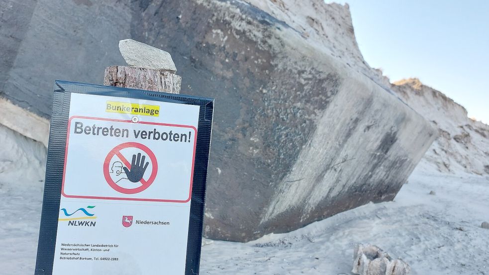 Mit diesem Hinweisschild sollen Schaulustige abgehalten werden. Foto: Ferber