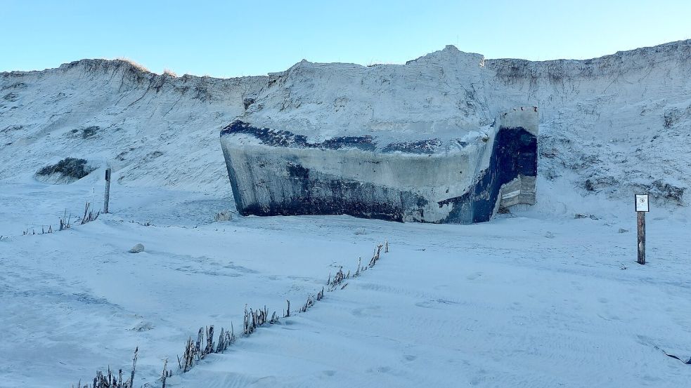 In Folge mehrerer Sturmtiefs wurde das Bauwerk aus dem Krieg freigelegt und unterspült. Foto: Ferber