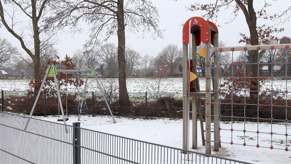 Blick von der Weizenstraße: Hinter dem Spielplatz soll das neue Baugebiet entstehen. Foto: Heino Hermanns
