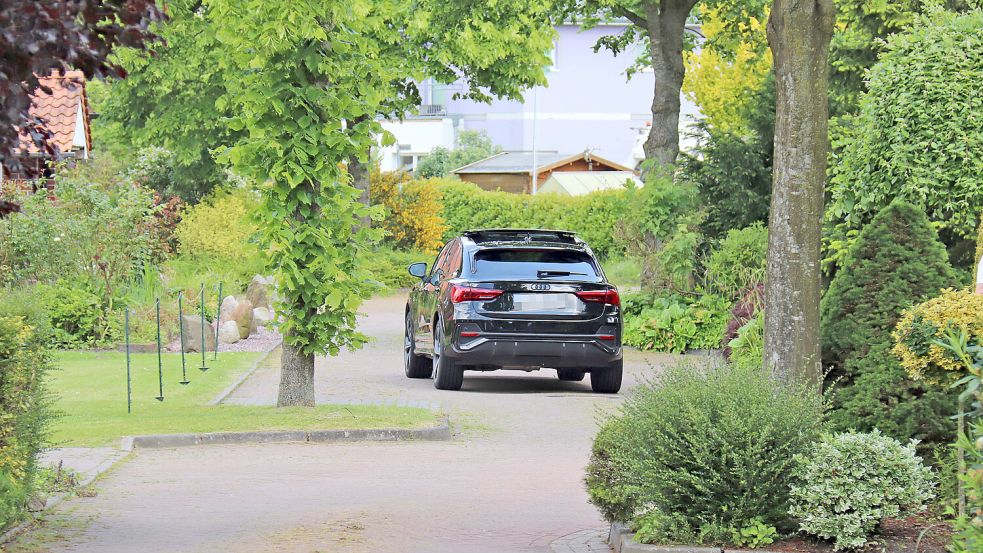 Die Straße Waternüst als zweite Zuwegung zum Gebiet ist derzeit eine Spielstraße und baulich stark eingeengt. Foto: Heino Hermanns