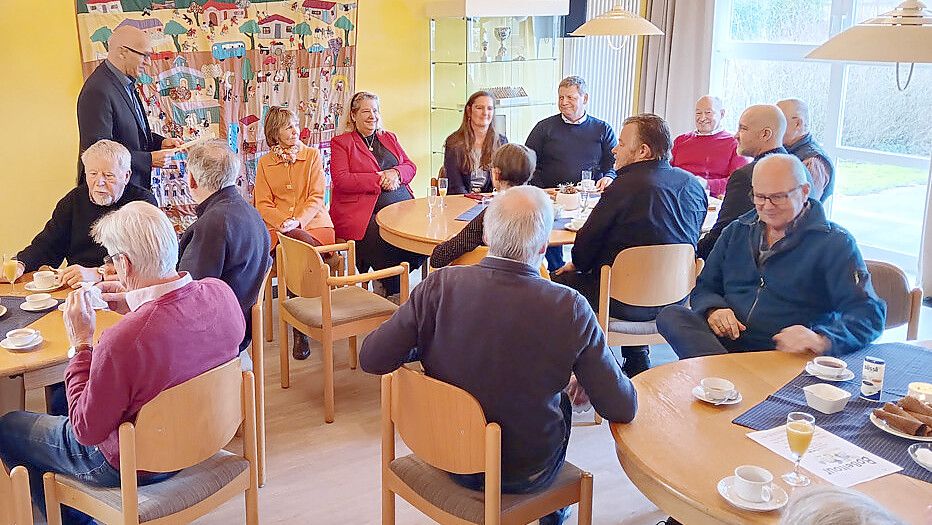 Vorsitzender Wolfgang Wauer (links) stimmte auf das neue Jahr ein. Foto: privat