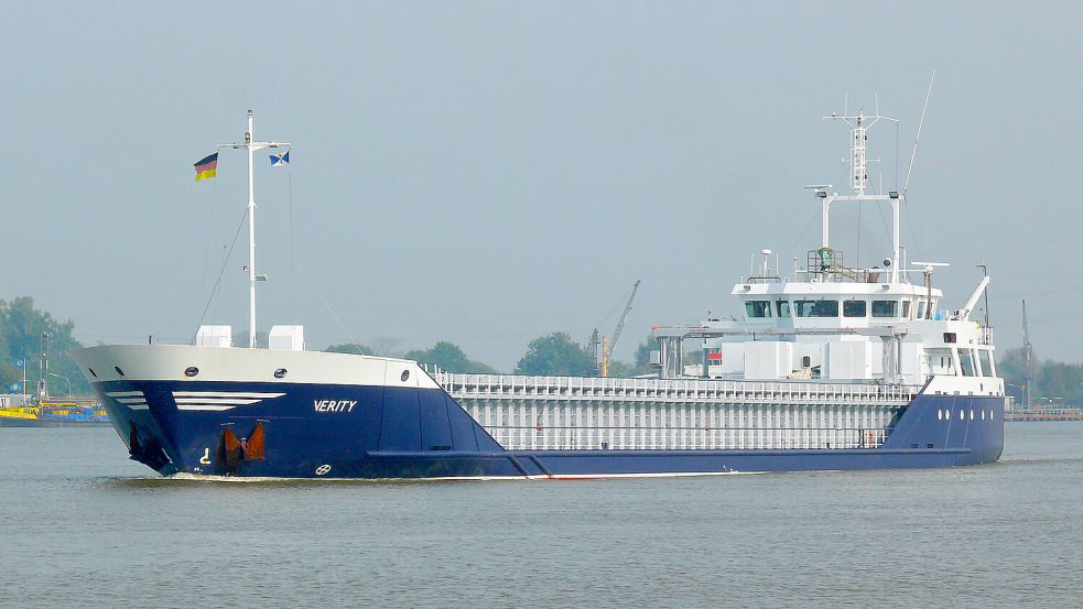 Die Bergung des am 24. Oktober nach einer Kollision gesunkenen Frachters „Verity“ vor Helgoland wird zurzeit vorbereitet. Foto: Dietmar Hasenpusch/Photo-Productions/dpa