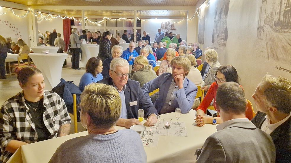 Auch Vertreter aus Politik und Verwaltung waren zu dem Neujahrsempfang im Dörphuus Möhlenwarf gekommen. Foto: Gettkowski