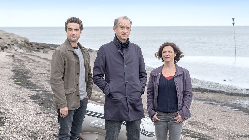 Nord Nord Mord: Hinnerk Feldmann (Oliver Wnuk), Carl Sievers (Peter Heinrich Brix) und Ina Behrendsen (Julia Brendler) ermitteln heute wieder auf Sylt. Foto: ZDF/Manju Sawhney