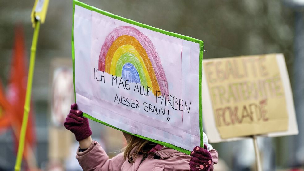 Die Demonstrationen gegen rechts sollen weitergehen – auch in Ostfriesland. Foto: Arnold/dpa