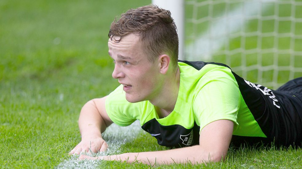 Klaas Folkerts trifft nur wenige Wochen nach seinem Abschied aus Firrel seine alten Teamkollegen auf dem Platz wieder. Foto: Doden, Emden