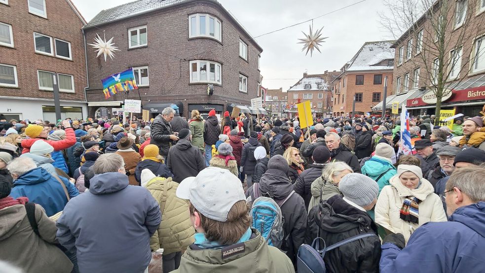 Am Samstag, 20. Januar 2024, kamen bereits Hunderte Menschen in Emden für eine Kundgebung gegen Rechtsextremismus zusammen. An diesem Samstag, 27. Januar, sollen es Tausende Teilnehmende werden. Foto: Privat/Archiv