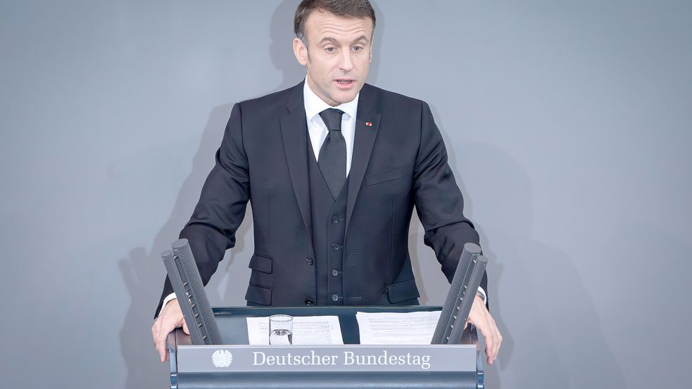 Emmanuel Macron hält im Bundestag eine Rede auf Deutsch zu Ehren von Wolfgang Schäuble. Das hat viele beeindruckt. Foto: Imago