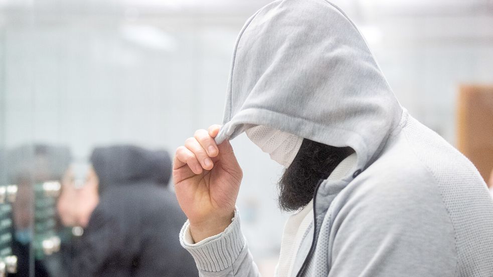 Er galt als Deutschland-Chef der Terrormiliz Islamischer Staat: Abu Walaa, auf dem Foto während des Prozesses vor dem Oberlandesgerichts Celle. Foto: dpa Pool