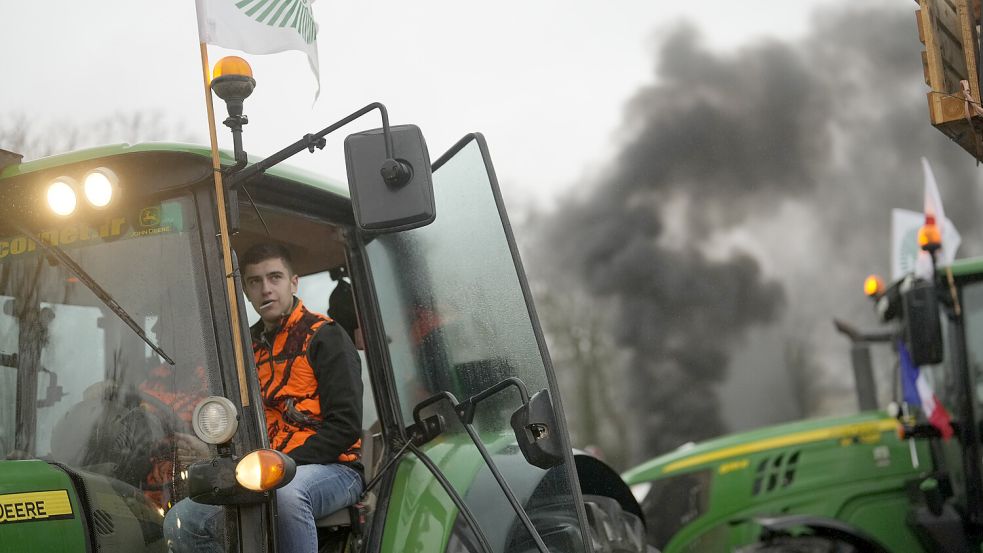 Die Bauernproteste in Frankreich und in anderen europäischen Ländern werfen die Frage auf, welche Zukunft die Landwirtschaft in Europa hat und wie sie unterstützt werden muss. Foto: dpa/AP/Thibault Camus