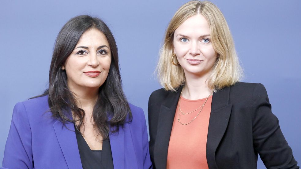 In einem offenen Brief fordern Initiatorin Kristina Lunz (rechts) und Erstunterzeichnerin Düzen Tekkal (links) die Bundesregierung dazu auf, nicht länger dem Schutz von Frauen im Weg zu stehen. Foto: Imago Images/Metodi Popow