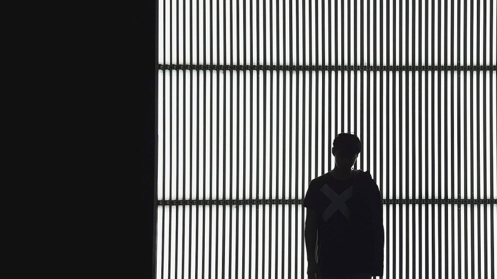 „OCD“ äußert sich sehr individuell: Zwischen Wasch- Kontroll- und Zählzwängen wird etwa unterschieden. Die Form des Zwangshandlung kann sich auch verändern. Foto: Unsplash / Nicholas Kwok