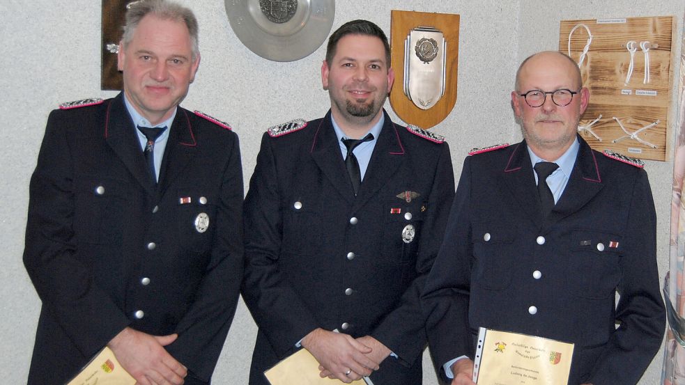 Klaus-Dieter Ley (von links), Timo Köller und Ludwig de Jonge wurden auf der Versammlung befördert. Foto: privat