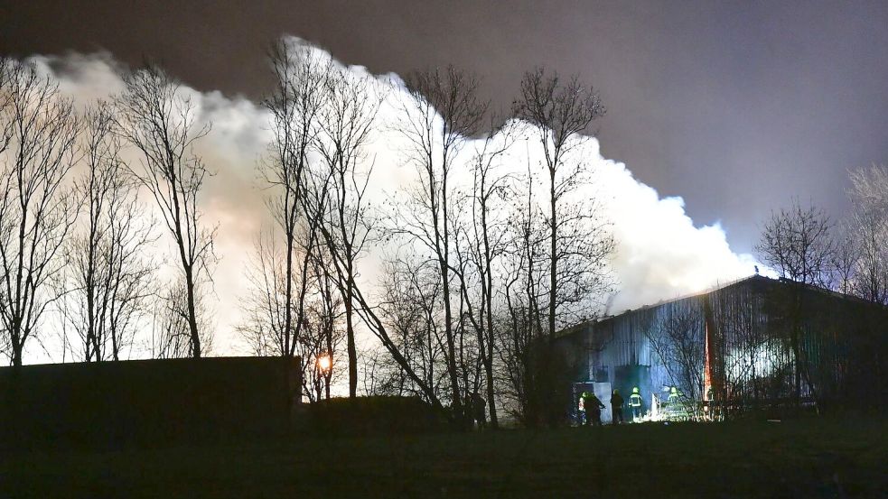 Rauch stieg aus der Halle auf. Foto. Wagenaar