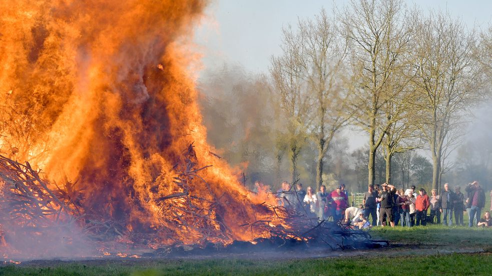 Osterfeuer können wieder angemeldet werden. Foto: Ortgies/Archiv