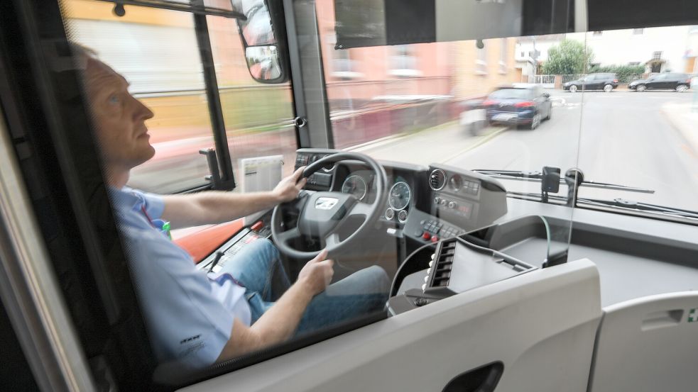 Elf Buslinien im Landkreis Leer sowie weitere im nördlichen Emsland werden von neuen Unternehmen betrieben. Symbolfoto: Dedert/dpa